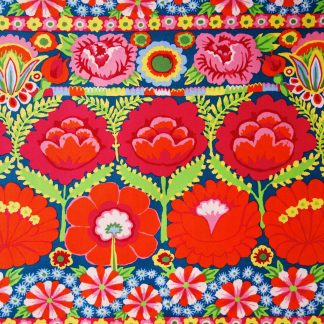 Tissu à fleurs aux accents bohèmes Free Spirit Embroid flower border red par Kaffe Fassett