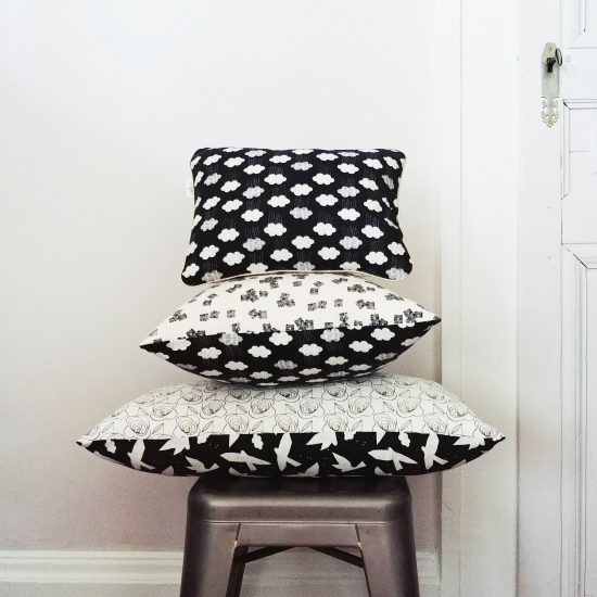 coussin créateur Ln Fabrics lin coton imprimé Midnight Garden Dashwood studio