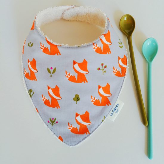 bavoir bandana bavette bavoir foulard coton imprimé renards Dashwood Studio, walking in the woods, cadeau de naissance idéal accessoire bébé indispensable
