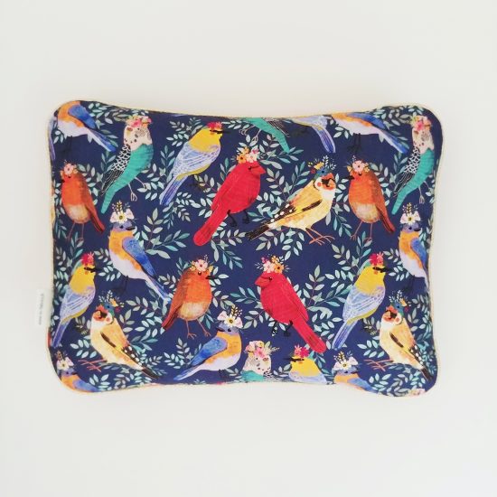 coussin créateur Ln Fabrics tissus cotons imprimés Birdie de Mia Charro pour Blend Fabrics