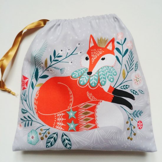 Joli pochon de Noël en coton imprimé Winterwood Dashwood studio, sac réutilisable en tissu, emballage cadeau en tissu zéro déchet
