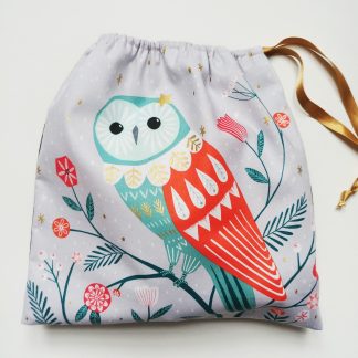 Joli pochon de Noël en coton imprimé Winterwood Dashwood studio, sac réutilisable en tissu, emballage cadeau en tissu zéro déchet