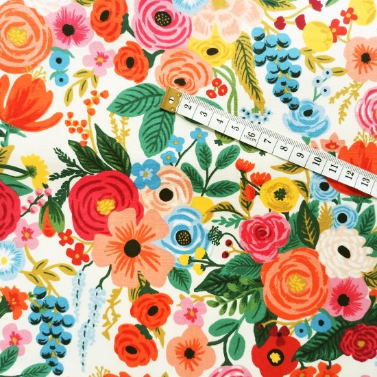 tissu coton imprimé à fleurs multicolores Rifle Papaer Co pour Cotton and Steel couture creative et diy