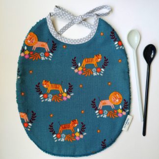 bavoir enfant original en coton imprimé Dashwood Studio, meadow safari1367, lions et tigres, cadeau de naissance idéal