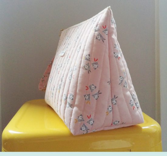 Trousse de toilette pour maman pour bébé en tissu imprimé Emi Dashwood studio matelassé