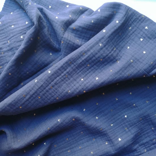 double gaze de coton bleu jean imprimée éventails dorés certifiée Oeko-Tex idéale pour créer des vêtements et accessoires