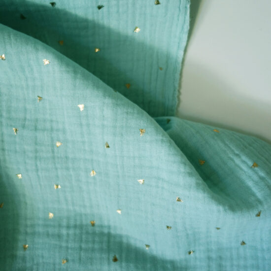 double gaze de coton vert menthe imprimée éventails dorés certifiée Oeko-Tex idéale pour créer des vêtements et accessoires bébé