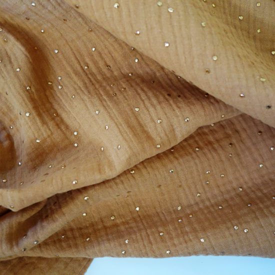 double gaze de coton noisette imprimée pois dorés certifiée Oeko-Tex idéale pour créer des vêtements et accessoires
