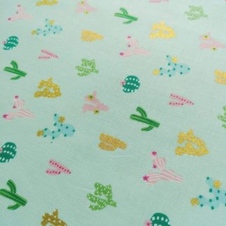 Tissu imprimé cactus Dashwood stdio, couleurs pastels et doré, coton idéal pour vos projets couture, déco enfant