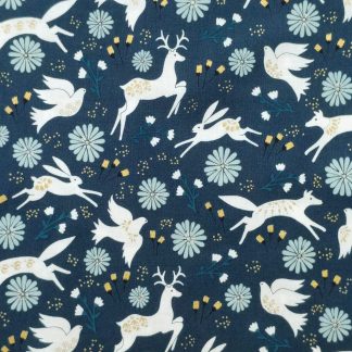 Tissu imprimé de Noël starlit Hollow de Dashwood Studio, rennes lapins et renard, délicat et raffiné métallisé or, blanc et marine