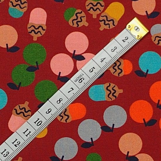 tissu coton oeko-tex imprimé coloré brun rouge pommes et glands multicolores chez Dashwood studio