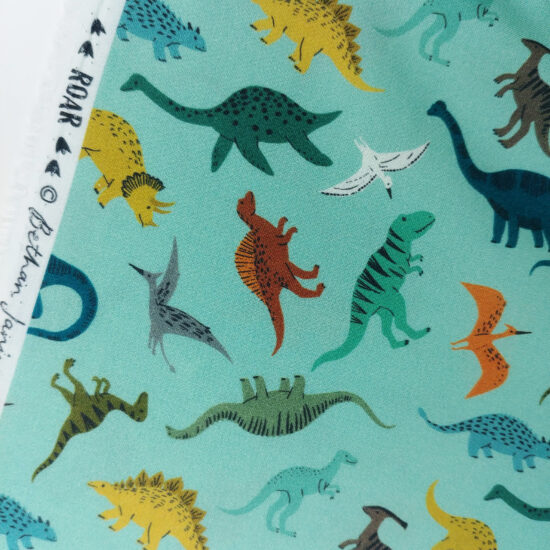 tissu coton imprimé dinosaures stégosaures tricératops tissu dashwood studio coton de belle qualité pour la couture et les loisirs créatifs