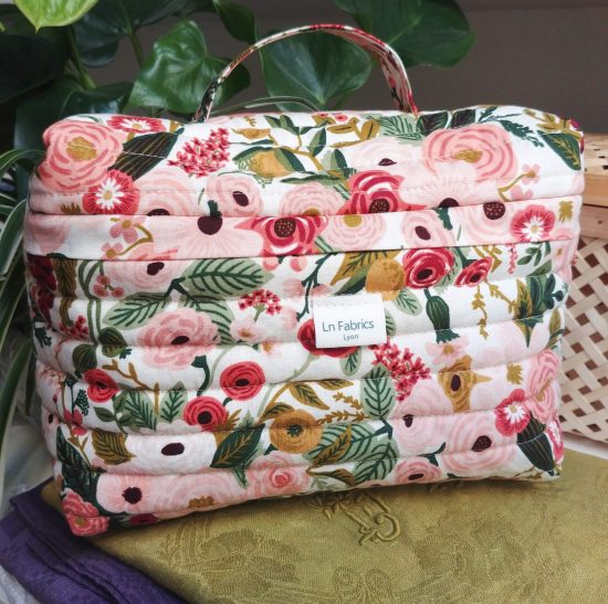 Trousse vanity matelassée atelier Sliva réalisée en tissu imprimé fleurs Rifle Paper Co Garden Party