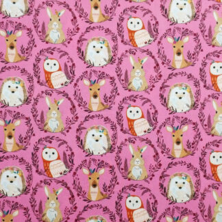 Wild tissu Dashwood coton imprimé avec des portraits d'animaux de la forêt, biche, lapin, chouette idéal pour la couture créative, accessoires et déco enfant