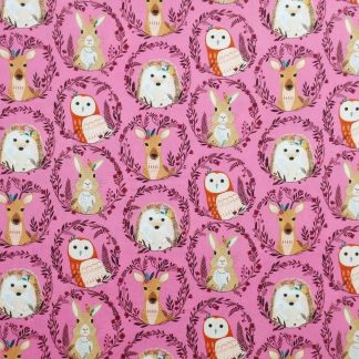 Wild tissu Dashwood coton imprimé avec des portraits d'animaux de la forêt, biche, lapin, chouette idéal pour la couture créative, accessoires et déco enfant