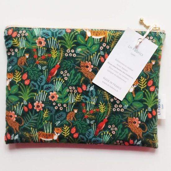 accessoire indispensable pour ranger les essentiels trousse molletonnée tissu imprimé rifle paper co jungle