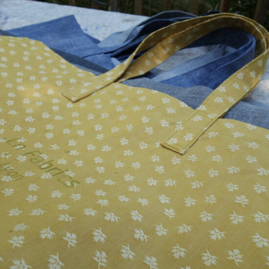 Sac de plage, sac shopping, sac week end, cabas en tissu coton accessoire indispensable pour cet été jacquard fleurs doré