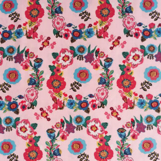 tissu coton imprimé fleurs Nathalie Lété Un dimanche à la campagne chez Free Spirit, fond rose couronnes de fleurs rose rouge bleu