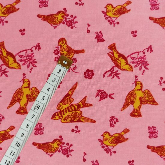 birds and love tissu coton imprimé oiseaux Nathalie Lété pour Free Spirit, fond rose blush oiseaux or