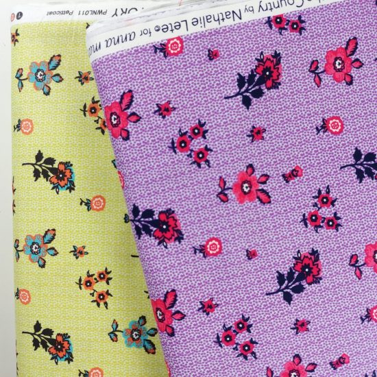 Trixi coton imprimé fleurs Nathalie Lété pour Free Spirit, fond violet fleurs rose grenade corail