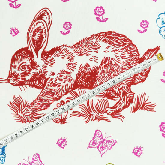 promenade dans les bois tissu imprimé Nathalie Lété pour Free Spirit motif écureuil, lapin, chat, oiseau, papillon, hérisson
