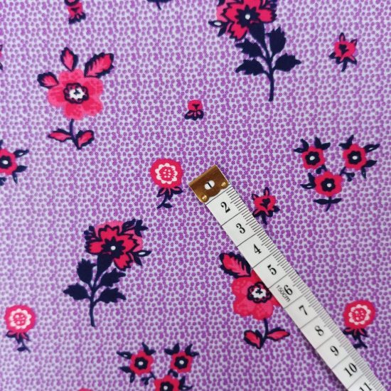 Trixi coton imprimé fleurs Nathalie Lété pour Free Spirit, fond violet fleurs rose grenade corail