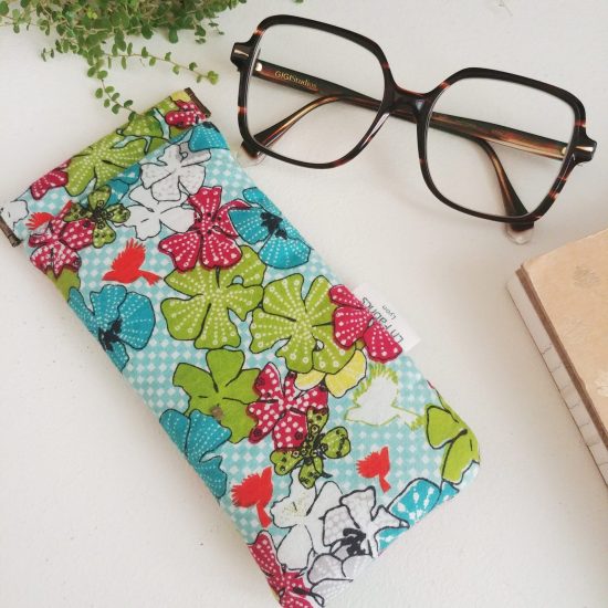 Etui à lunettes souple clic clac molletonné en tissu imprimé fleurs capucines pensées