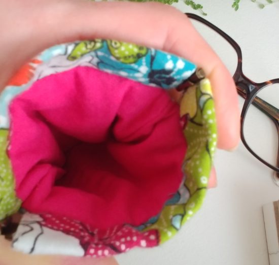 Etui à lunettes souple clic clac molletonné en tissu imprimé fleurs capucines pensées