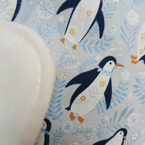 combinaison douillette et joyeux tissu polaire doudou et chaud et coton imprimé pingouins Dashwood Studio
