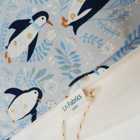 fabrication made in France finition de qualité couverture enfant chaude et épaisse tissu coton imprimé pingouins Dashwood Studio