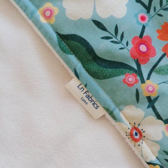 couverture chaude bébé polaire fabrication française tissu imprimé fleurs dashwood studio hedgerow