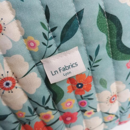 Trousse de toilette matelassée en tissu coton imprimé fleuri Dashwood Studio
