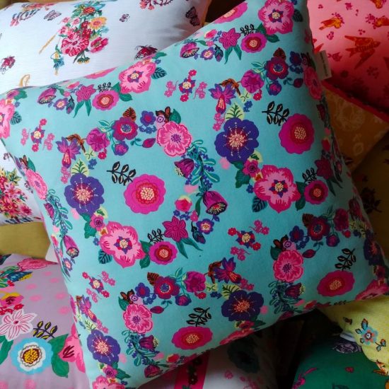 Coussin déhoussable tissu Nathalie Lété esprit bohême à coordonner avec tous les imprimés fleurs mosaique bouquet de fleurs