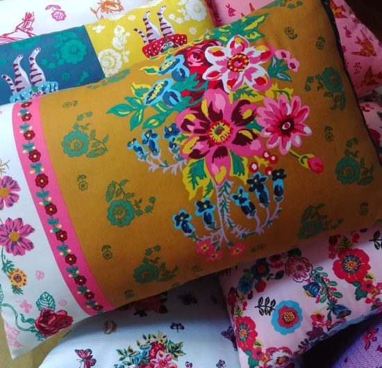 Coussins tissu imprimé Nathalie Lété coloré lumineux floral etnique vintage