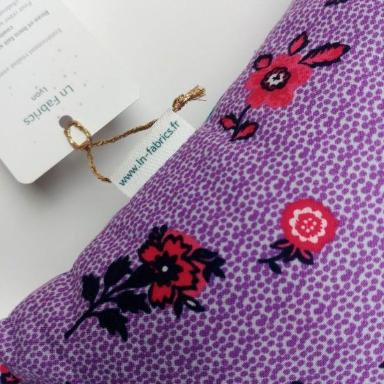tissu imprimé Nathalie Lété pour Free spirit fleurs rose fuschia sur fond pointillé violet fabrication française
