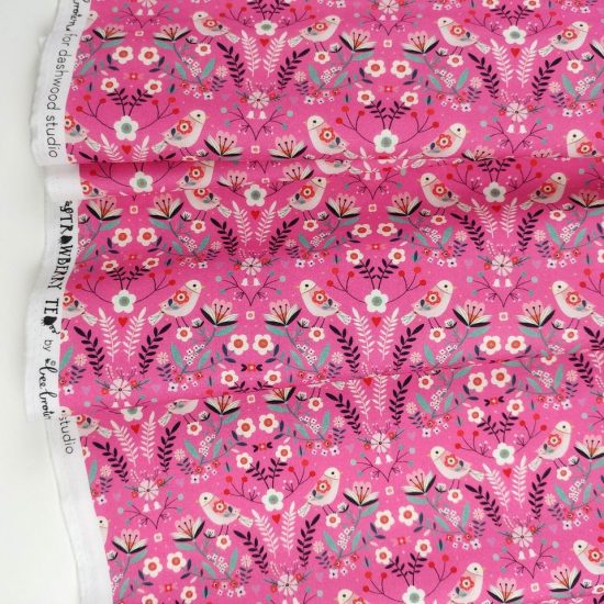 Strawberry Tea coton imprimé Dashwood Studio Oeko Tex, univers doux gourmand sucré, tissu idéal pour les projets de couture, accessoires vêtement femme enfant