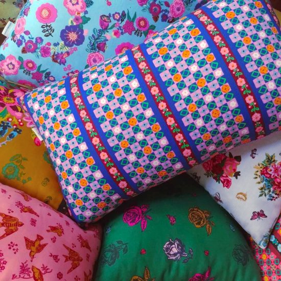 Coussin créateur Nathalie Lété coloré lumineux joyeux à mélanger pour créer un univers unique chaleureux tendance