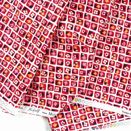 Tissu imprimé mon jardin de Nathalie Lété pour Free Spirit, motif graphique carré rouge et rose pâle et fleurs