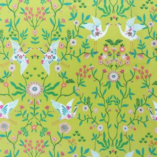 tissu Dashwood Studio Blossom Days imprimé oiseau grue sur fond acidulé vert jaune anis