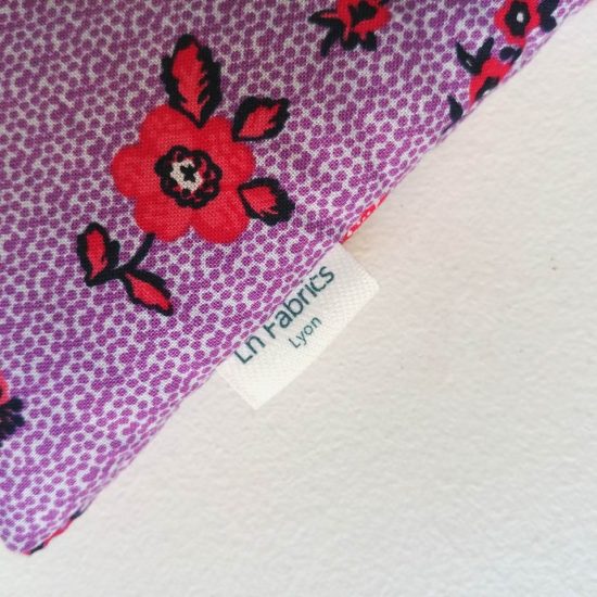 Trousse molletonnée coton imprimé vintage Nathalie Lété fleurs champêtres rose fuschia sur fond pointillé violet