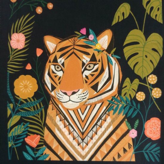 tissu coton imprimé our planet dashwood studio sur fond sombre portrait de tigre