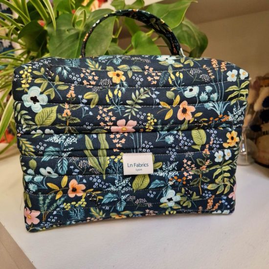 Vanity tissu imprimé fleurs amalfi émeraude rifle paper co