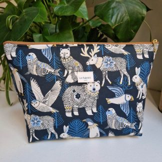 Trousse molletonnée tissu imprime ours polaires fond bleu nuit Arctic Dashwood Studio