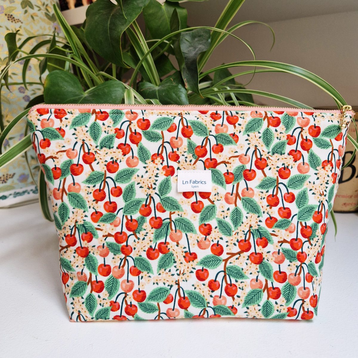 Trousse Molletonn e Cerises Tissu Rifle Paper Co Ln Fabrics Trousse Molletonn e Cerises Tissu Rifle Paper Co Ln Fabrics