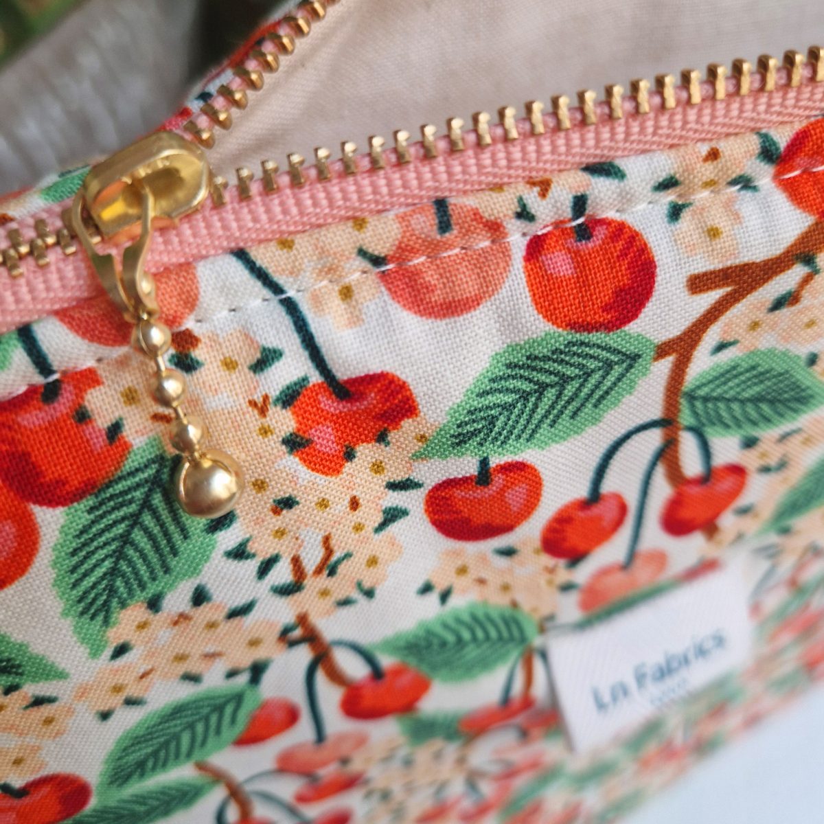 Trousse Molletonn e Cerises Tissu Rifle Paper Co Ln Fabrics Trousse Molletonn e Cerises Tissu Rifle Paper Co Ln Fabrics