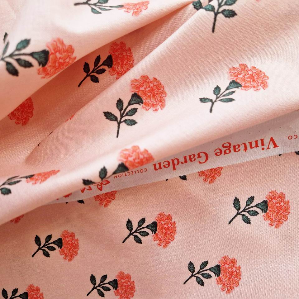 Resize of Tissu Rifle Paper Co Vintage Garden Fleurs Corail Nude1 Tissu imprimé fleuri vintage garden Rifle Paper Co fleurs corail sur un fond rose nude totalement vintage