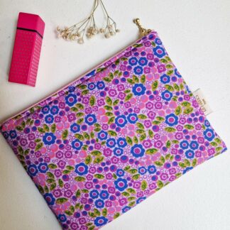 Pochette en tissu molletonnée en coton imprimé floral Bloomology Free Spirit intense et lumineux violet bleu klein rose
