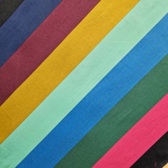 palette lumineuse et colorée pour cet imprimé rayé en coton Free Spirit
