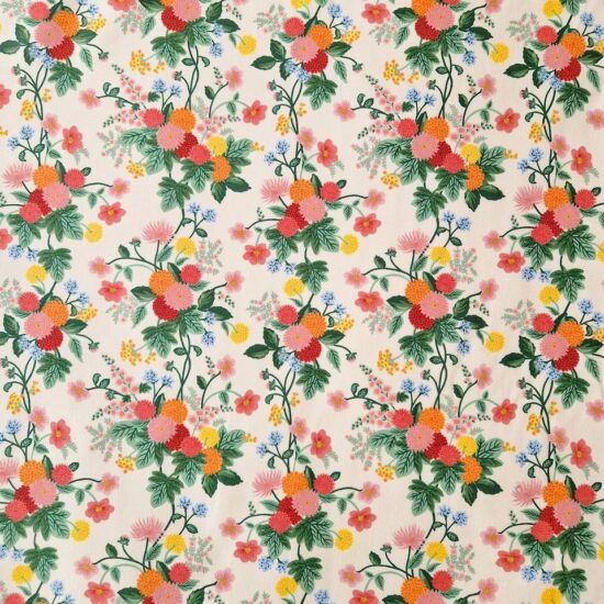 Tissu Rifle Paper Co coton imprimé floral collection Dahlia joyeux coloré des bouquets de dahlias rose, jaune, orange ponctué de vert