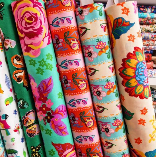 Collection de tissus en coton imprimés Un Printemps à Paris de Nathalie Lété chez Free Spirit joyeux colorés et créatif parfait pour la couture le patchwork